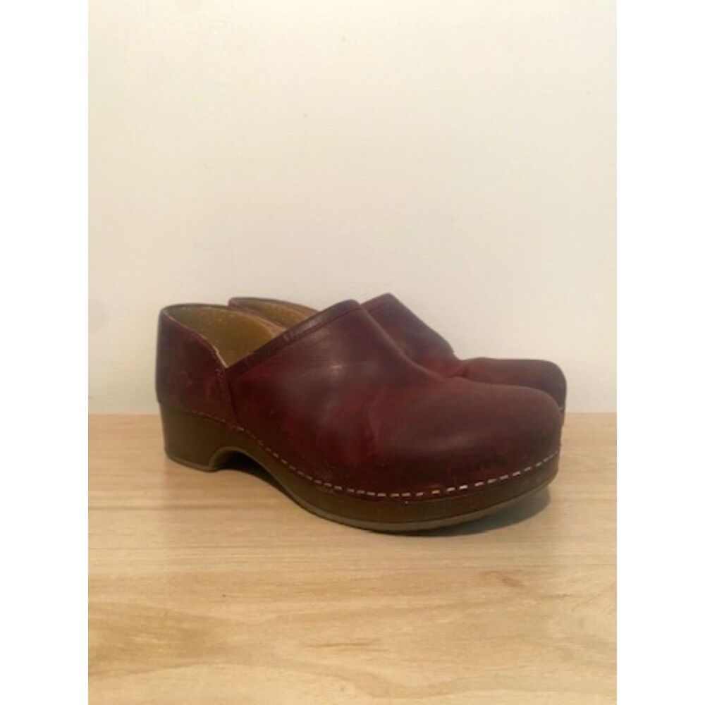 Dansko Burgundy Leather Professional Clogs Women’s Size 7.5-8